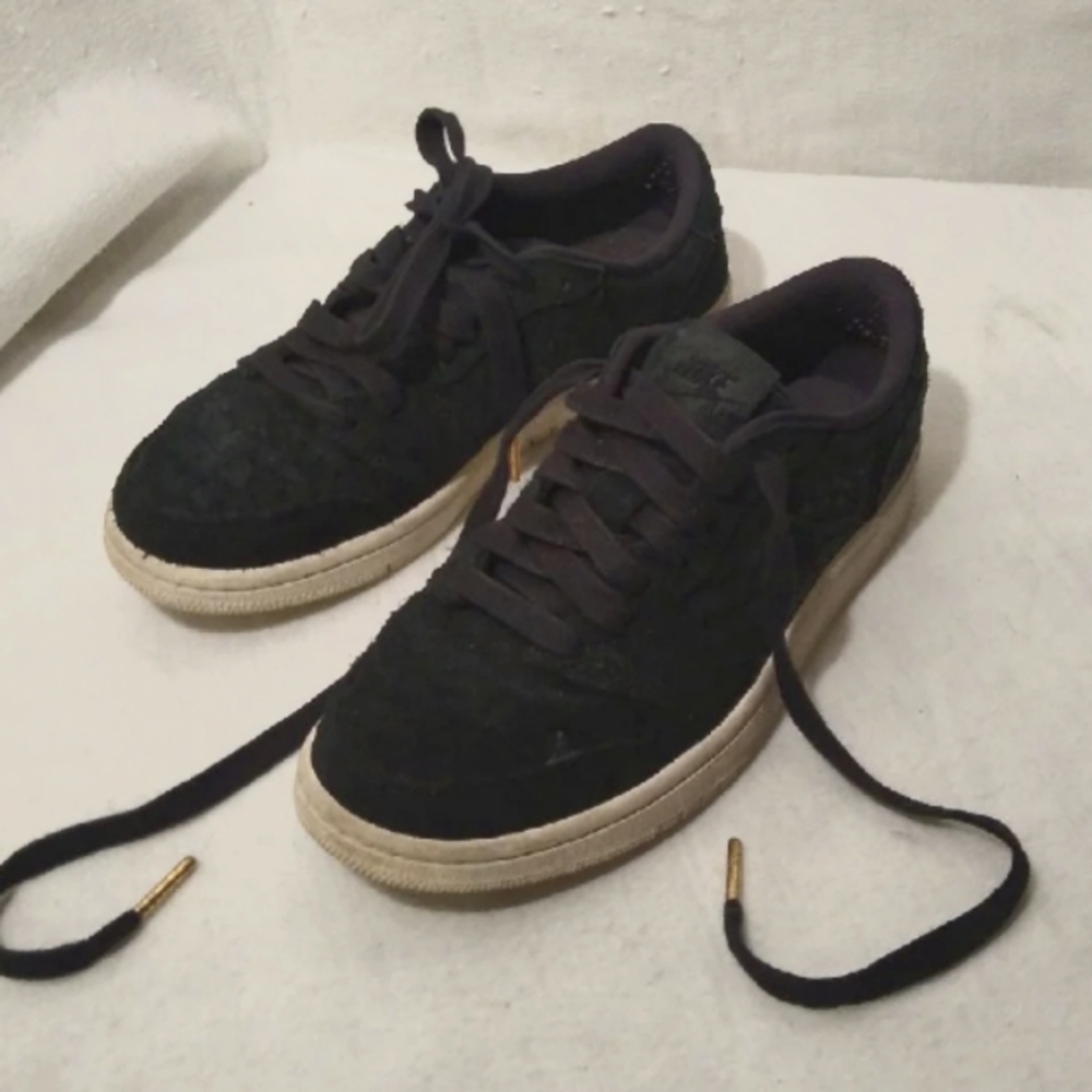 Women's low top Jordans